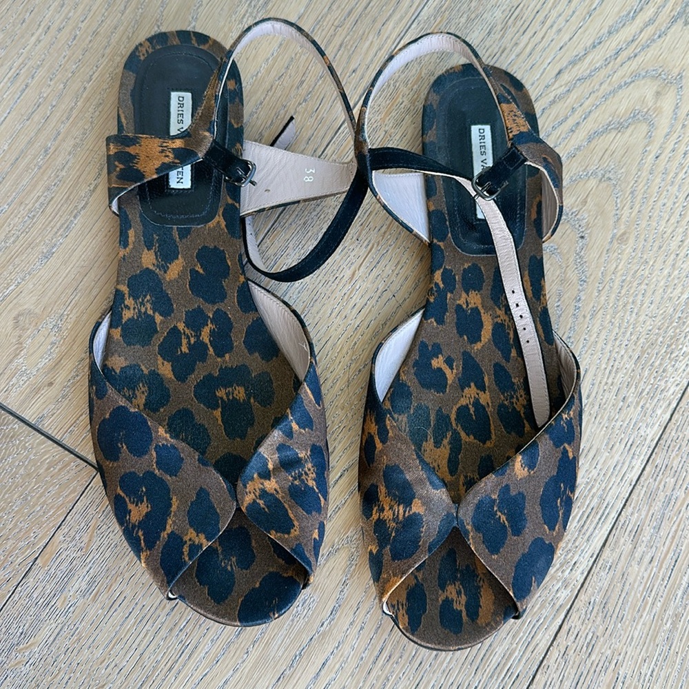 Like new Dries Van Noten. Very elegant and simple. Great shape.
